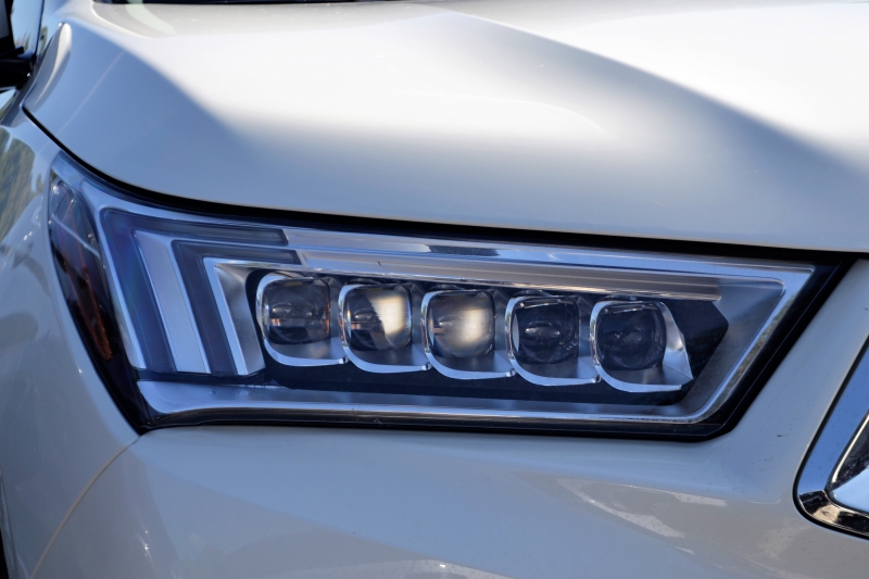 automobile-MALAUSSENE-min_acura-headlamp-2834131